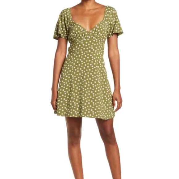 Abound Dresses & Skirts - Abound Green Floral Daisy Mini Dress